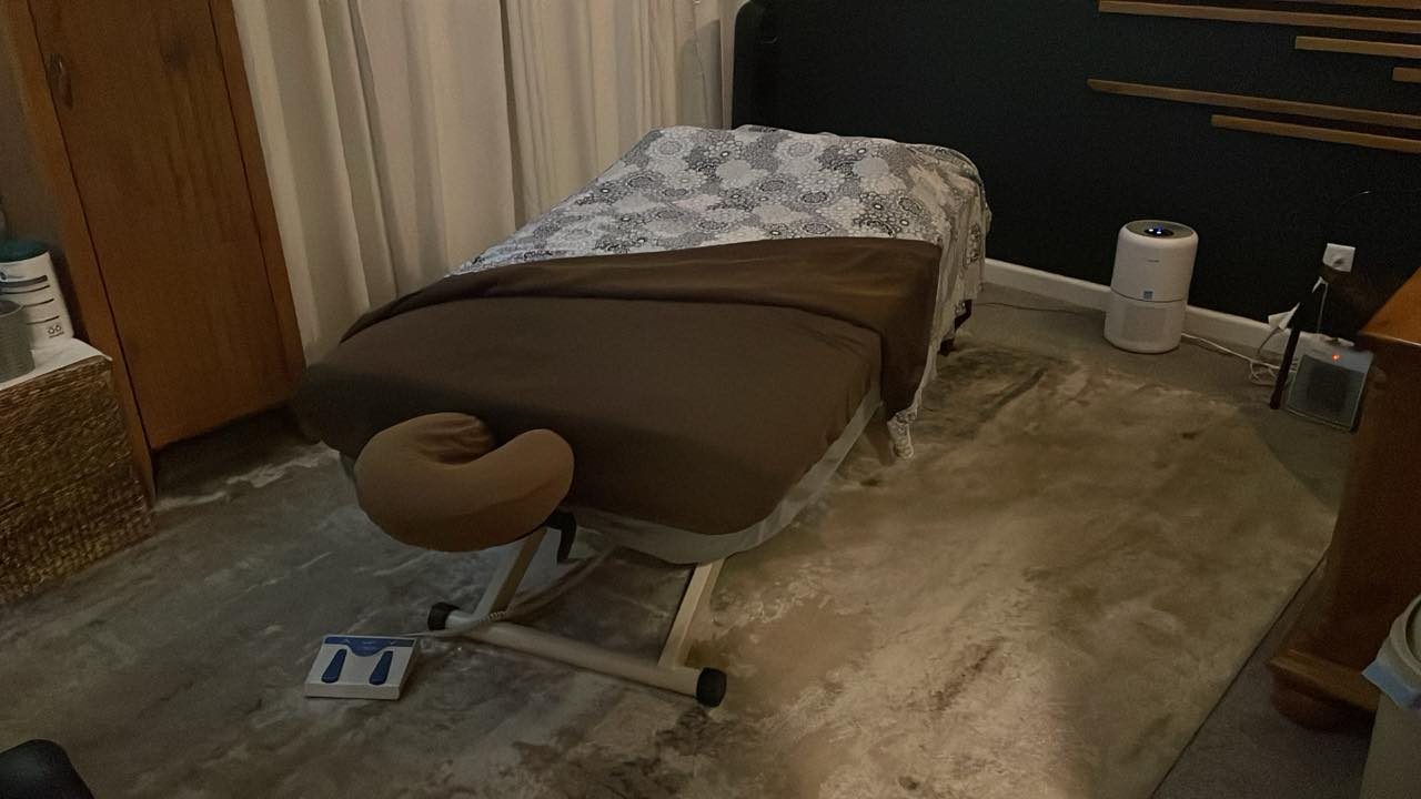 The massage treatment room at Rise